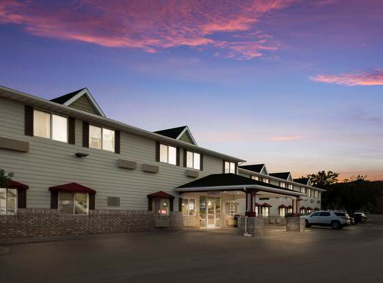 Best Western Richfield Inn allows check-in for 18 year-old guests