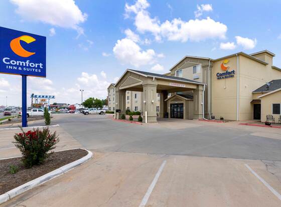 Comfort Inn & Suites Ponca City near Marland Mansion allows check-in for 18 year-old guests