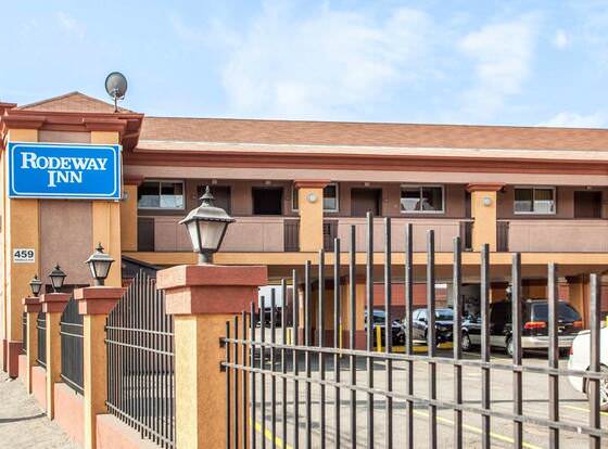 Rodeway Inn Jersey City near Hoboken allows check-in for 18 year-old guests