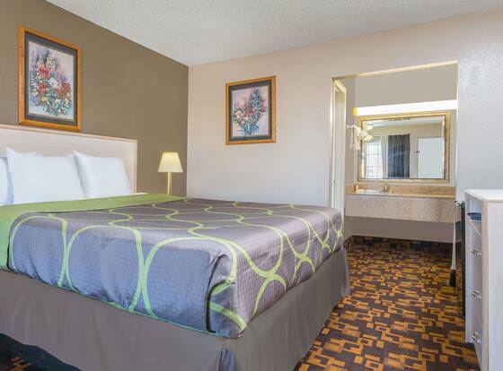 Super 8 by Wyndham Antioch/Nashville South East allows check-in for 18 year-old guests