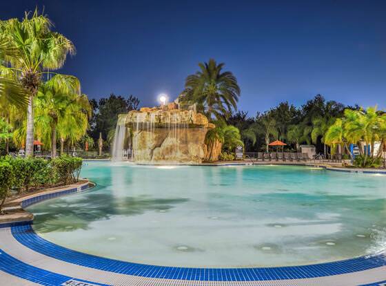 Hilton Vacation Club Mystic Dunes Orlando allows check-in for 18 year-old guests