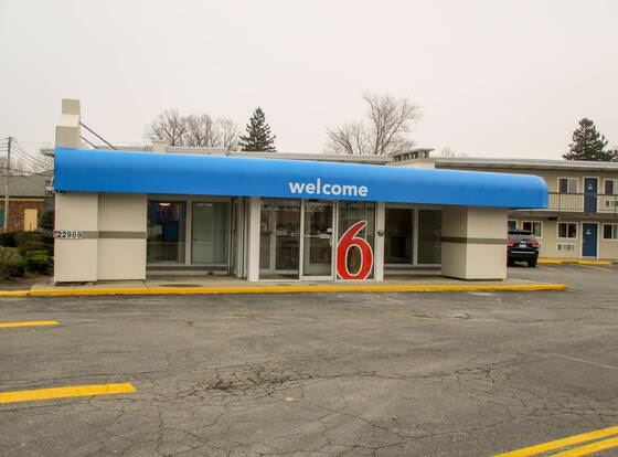 Motel 6 North Olmsted, OH - Cleveland allows check-in for 18 year-old guests