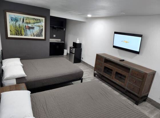 Lone Star Inn allows check-in for 18 year-old guests