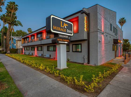 La Mirage Inn - Hollywood allows check-in for 18 year-old guests