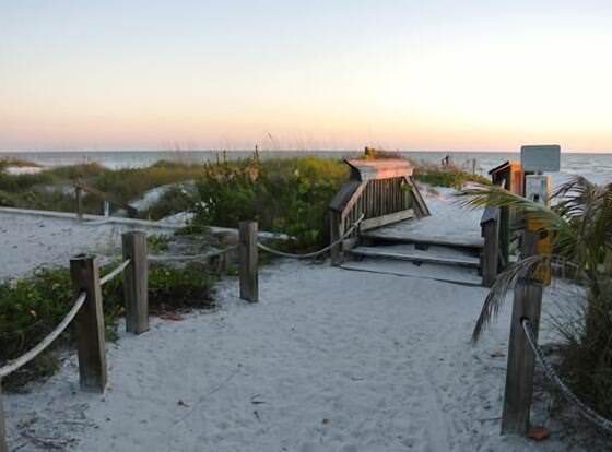 Fred's Santa Maria Harbour Resort Condo allows check-in for 18 year-old guests