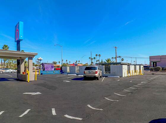 Motel 6 Tucson, AZ - East Williams Center allows check-in for 18 year-old guests