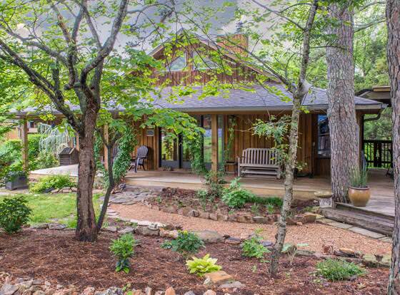 Eureka Sunset Cabins allows check-in for 18 year-old guests