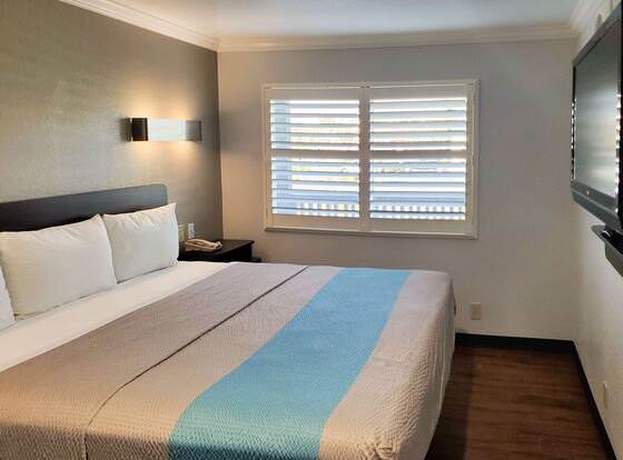 Studio 6 Ontario, Ca - Convention Center - Airport allows check-in for 18 year-old guests