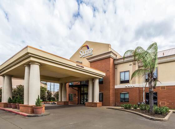 Sleep Inn & Suites Stafford - Sugarland allows check-in for 18 year-old guests
