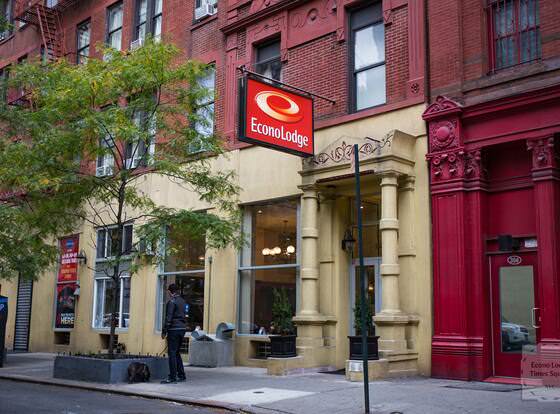 Econo Lodge Times Square allows check-in for 18 year-old guests