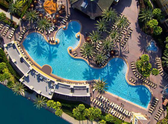 Hilton Grand Vacations Club Tuscany Village Orlando allows check-in for 18 year-old guests