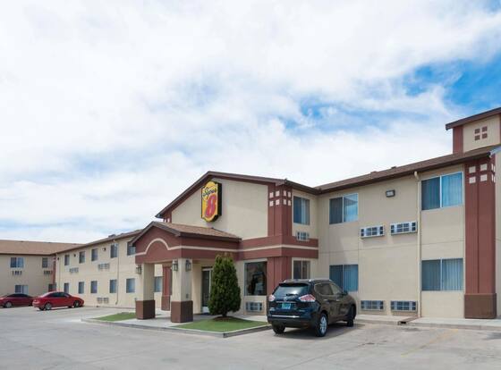Super 8 by Wyndham Bernalillo allows check-in for 18 year-old guests