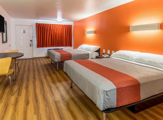 Motel 6 Arlington, TX - UTA allows check-in for 18 year-old guests