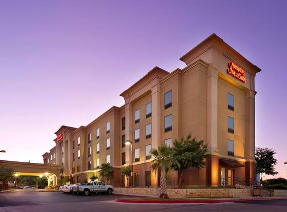 Hampton Inn & Suites San Antonio-Airport allows check-in for 18 year-old guests