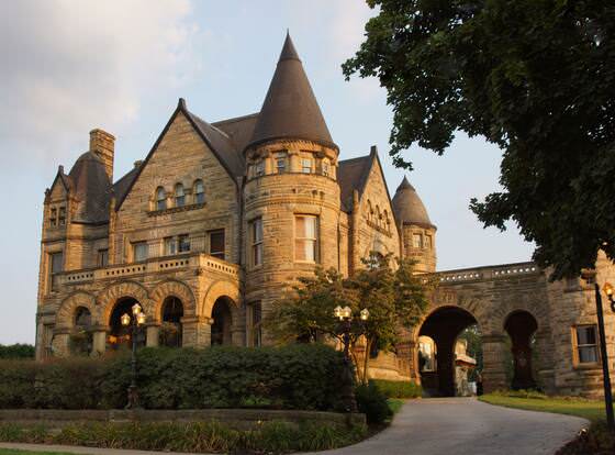 Buhl Mansion Guesthouse And Spa allows check-in for 18 year-old guests