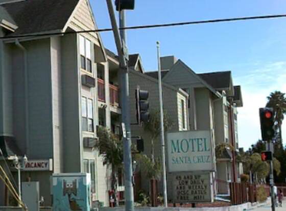 Motel Santa Cruz allows check-in for 18 year-old guests