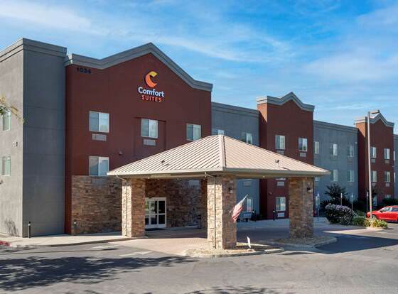 Comfort Suites Marysville - Yuba City allows check-in for 18 year-old guests