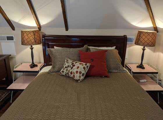 The Avanti Houses allows check-in for 18 year-old guests