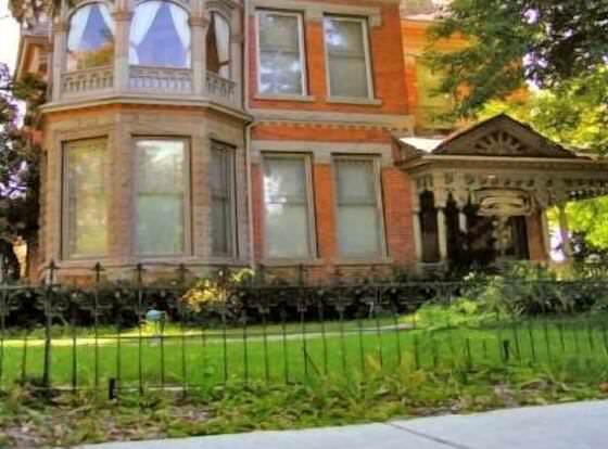 Anniversary Inn - South Temple allows check-in for 18 year-old guests