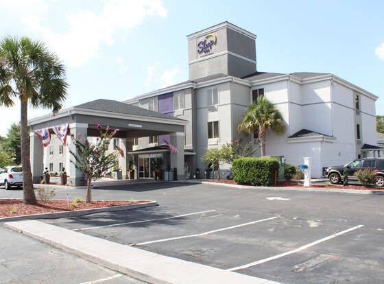 Sleep Inn & Suites allows check-in for 18 year-old guests