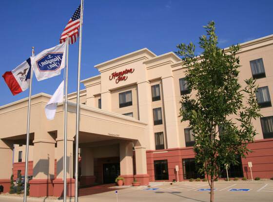 Hampton Inn Waterloo allows check-in for 18 year-old guests