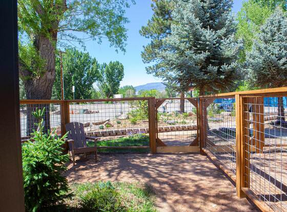 Riverwood Inn Hotel Signature Queen Suite allows check-in for 18 year-old guests