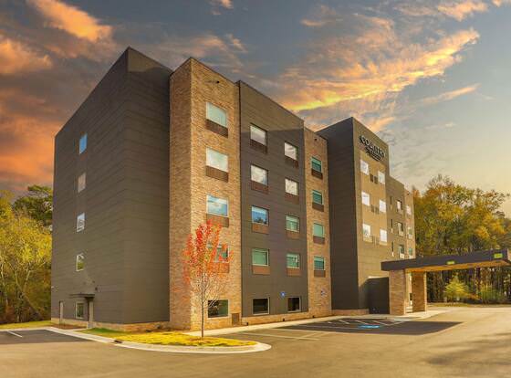 Country Inn & Suites by Radisson, Cumming, GA allows check-in for 18 year-old guests