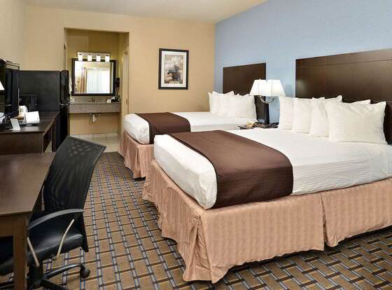 Western Inn & Suites allows check-in for 18 year-old guests