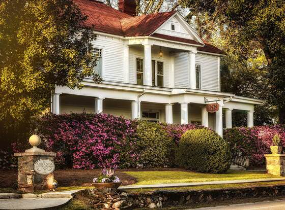 The Veranda Historic Inn allows check-in for 18 year-old guests