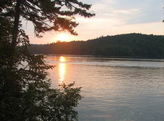 Kiwassa Lake Bed & Breakfast allows check-in for 18 year-old guests