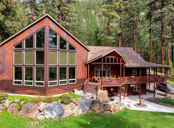 Forest Grove Bed and Breakfast allows check-in for 18 year-old guests