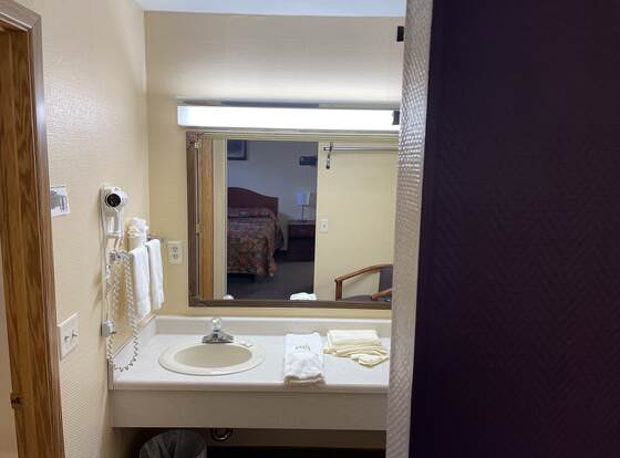 Grandpa Joes Place allows check-in for 18 year-old guests