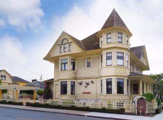 Pacific Grove Inn allows check-in for 18 year-old guests