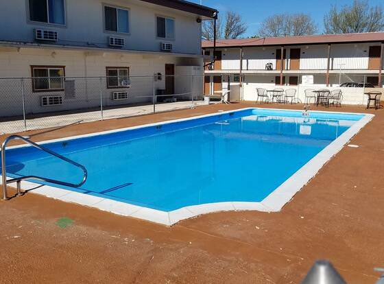 American Holiday Mesa Verde Inn allows check-in for 18 year-old guests