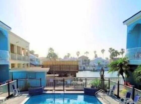 Casa Bella Hotel and Suites allows check-in for 18 year-old guests