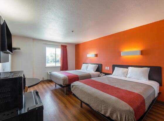 Motel 6 San Antonio, TX - Downtown - Alamo Dome allows check-in for 18 year-old guests