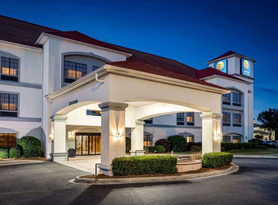 Comfort Inn & Suites Savannah Airport allows check-in for 18 year-old guests