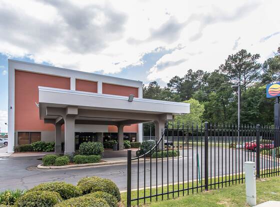 Comfort Inn allows check-in for 18 year-old guests