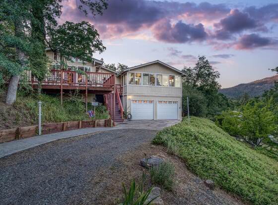 A Bed of Roses allows check-in for 18 year-old guests