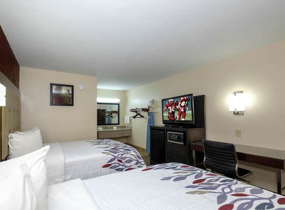 Red Roof Inn Columbus, MS allows check-in for 18 year-old guests