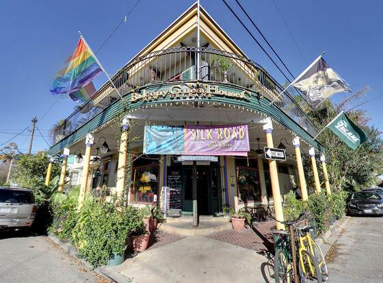 Balcony Guest House allows check-in for 18 year-old guests