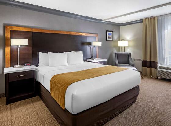 Comfort Inn & Suites Near Universal - N. Hollywood - Burbank allows check-in for 18 year-old guests