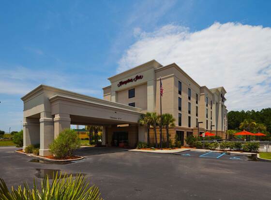 Hampton Inn Moss Point Pascagoula allows check-in for 18 year-old guests