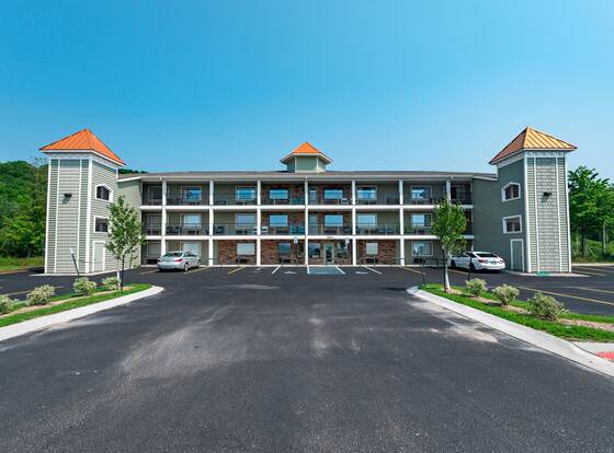 Gold Coast Inn allows check-in for 18 year-old guests