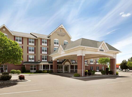 Country Inn & Suites by Radisson, Boise West, ID allows check-in for 18 year-old guests