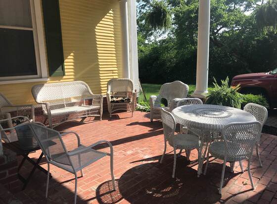 Six Acres Bed & Breakfast allows check-in for 18 year-old guests