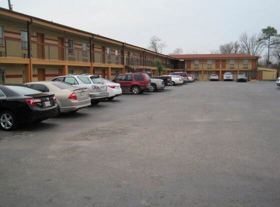 BESTWAY INN allows check-in for 18 year-old guests