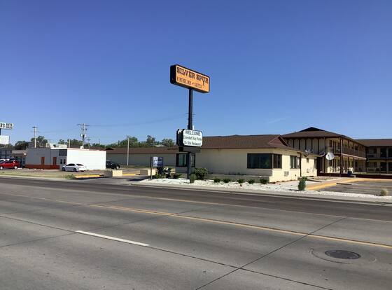 Silver Spur Vintage Inn & Suites allows check-in for 18 year-old guests