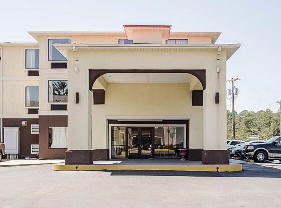 Motel 6 Biloxi, MS - Ocean Springs allows check-in for 18 year-old guests