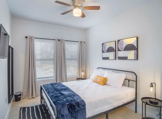 Brand NEW #5 Stylish 3BR 2.5ba Near Exciting Dtown allows check-in for 18 year-old guests